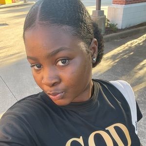 Meet your Posher, Antonieta